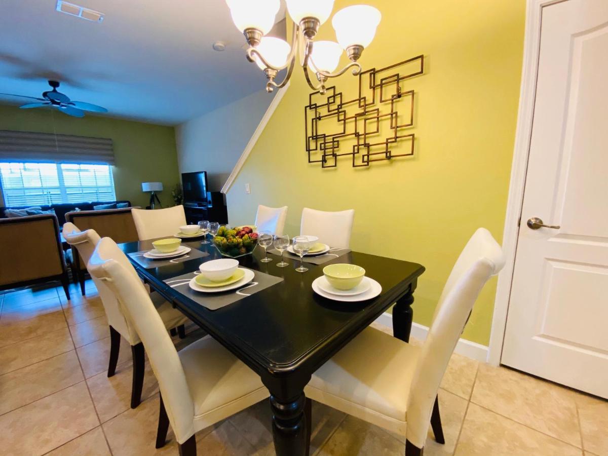 Beautiful Waterfront Townhome W-splashpool-3024