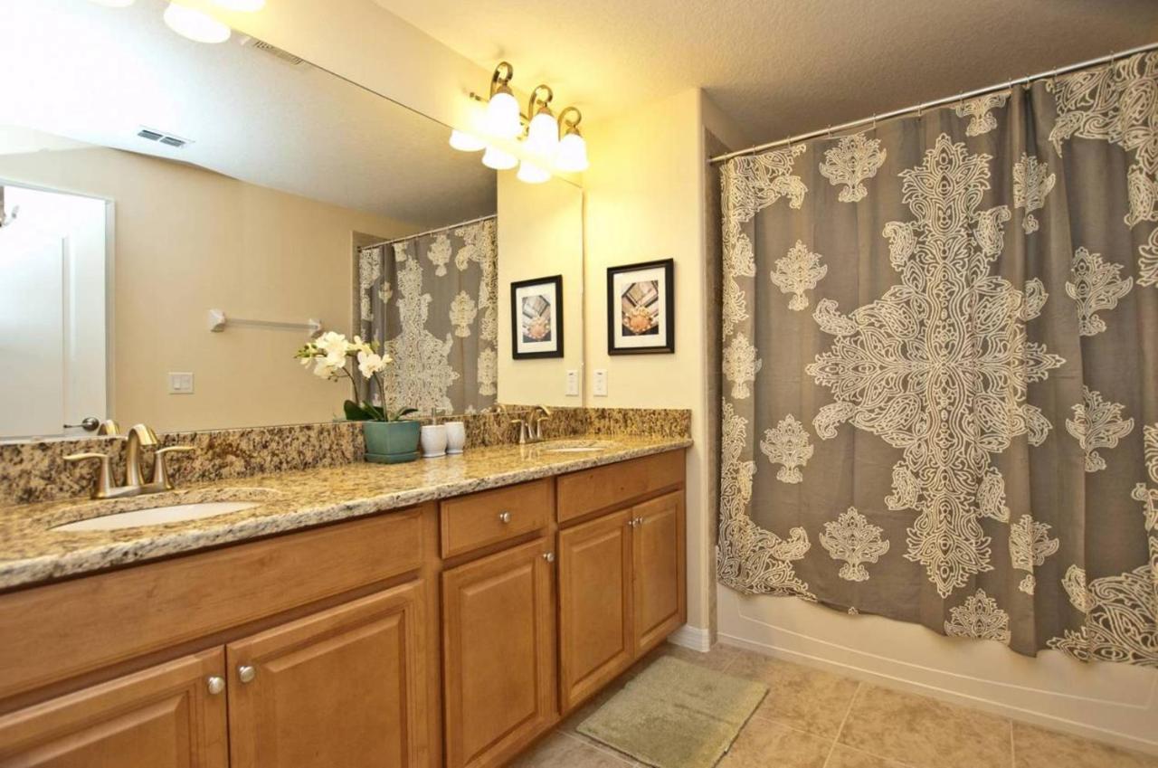 Beautiful Waterfront Townhome W-splashpool-3024 Holiday home *