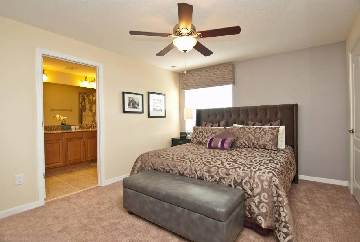 Holiday home Beautiful Waterfront Townhome W-splashpool-3024